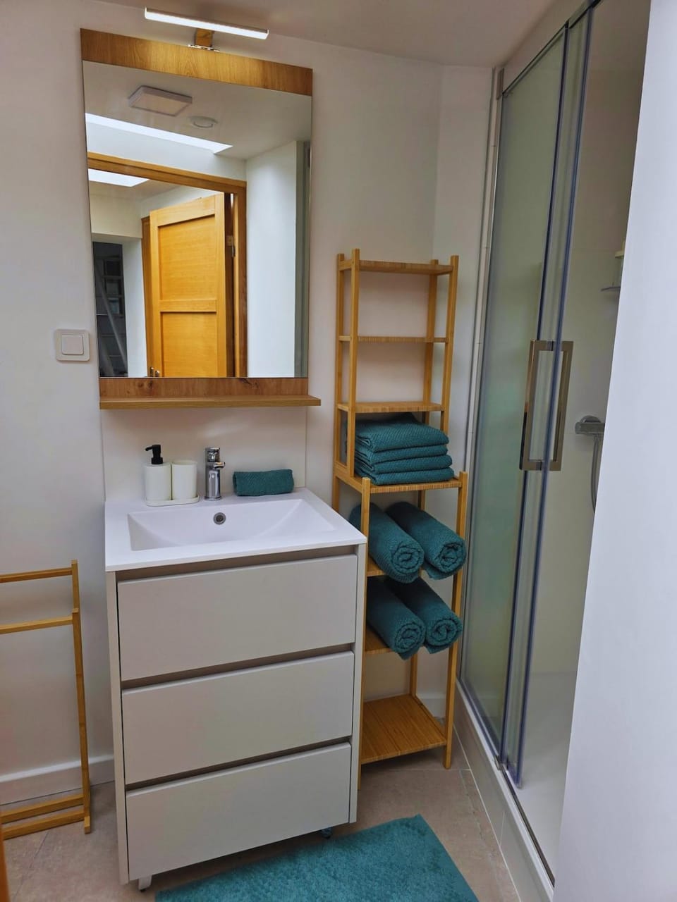 Bathroom, towels