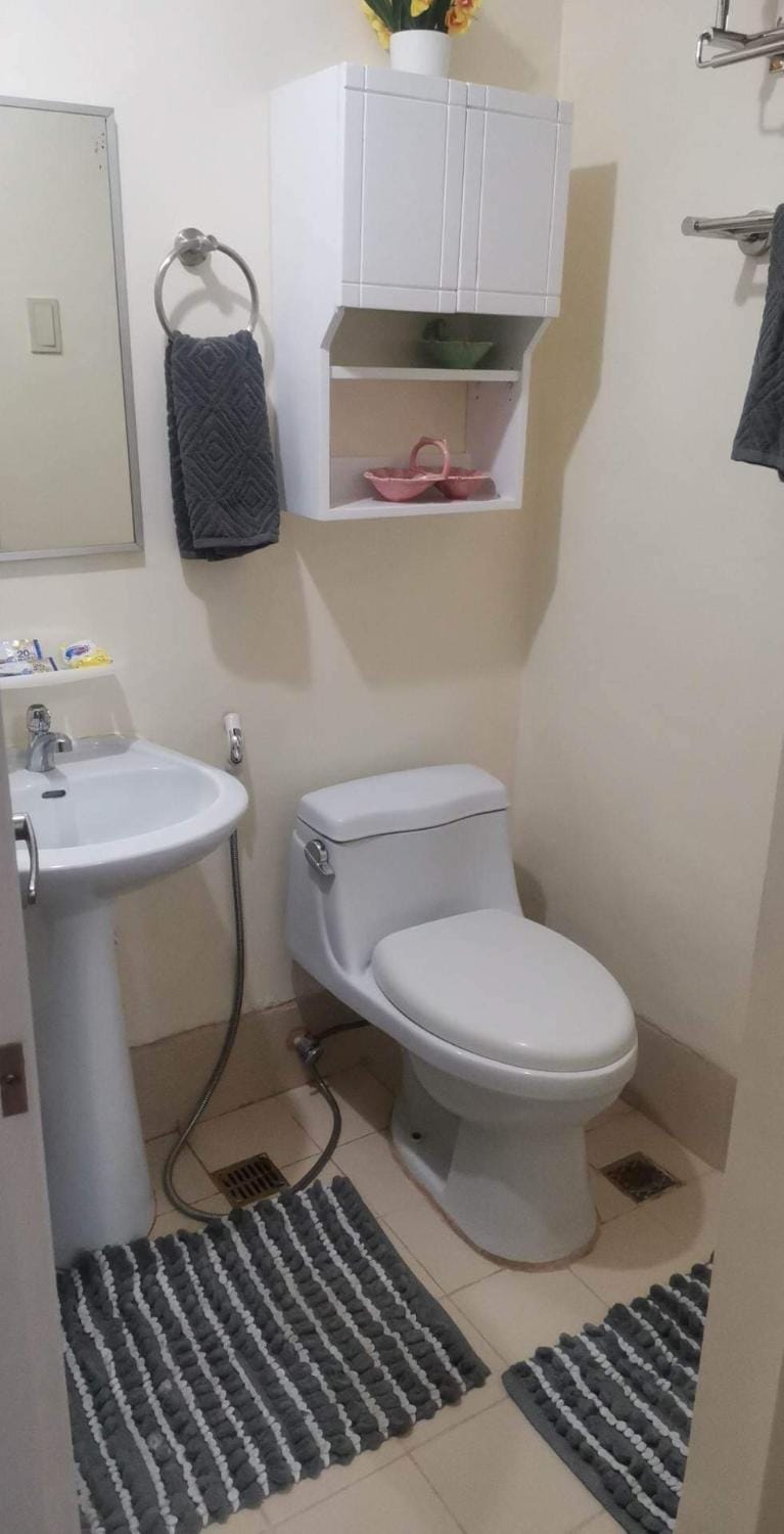 Toilet, bidet