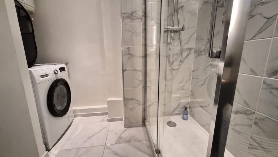 Shower, Bathroom, washing machine