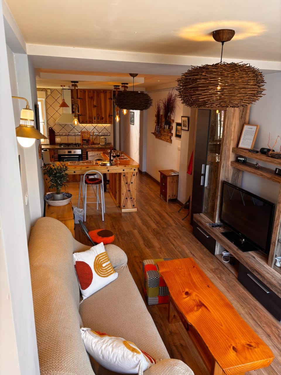 TV and multimedia, Kitchen or kitchenette, Living room, Dining area