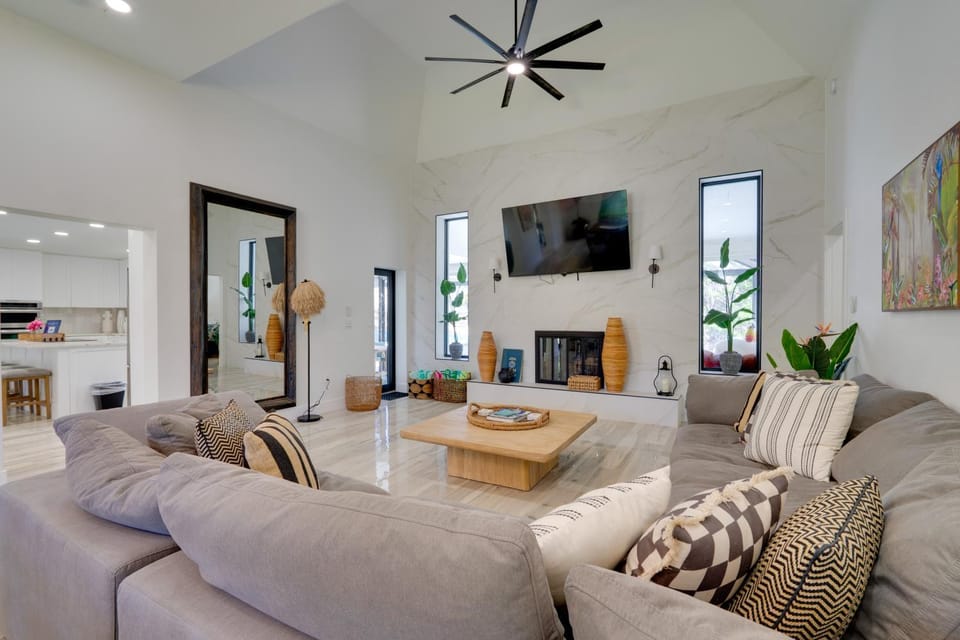 7 Mi Fort Myers Beach: Luxe 'Mai Tai Villa' House in Iona
