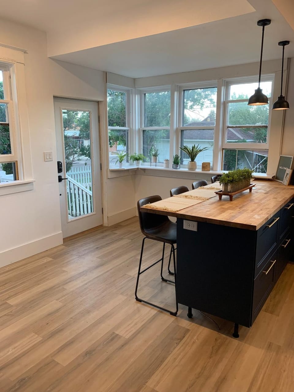 Updated 2 bedroom close to downtown and university Apartment in Laramie