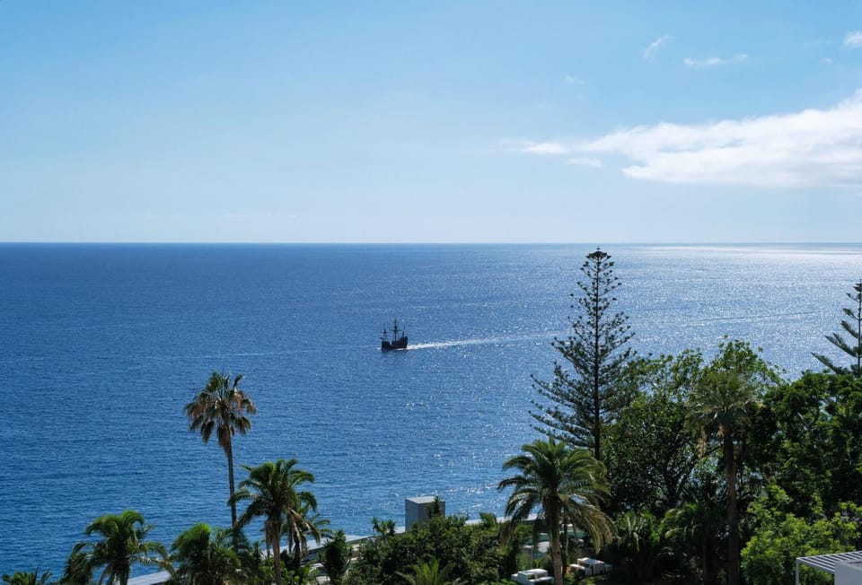 Day, Natural landscape, Balcony/Terrace, Sea view