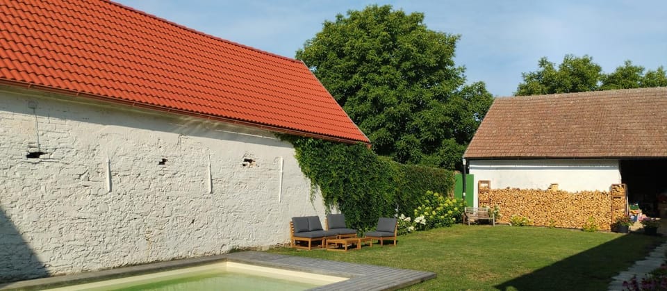 Patio, Spring, Day, Summer, Garden, Garden, Balcony/Terrace, Swimming pool, young children