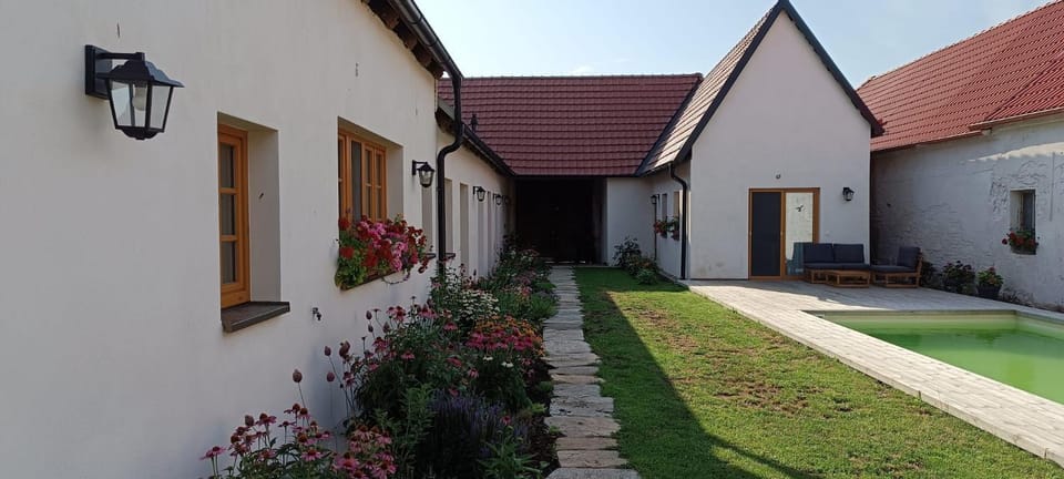 Property building, Patio, Day, Summer, Garden, Garden, Seating area, Swimming pool, young children