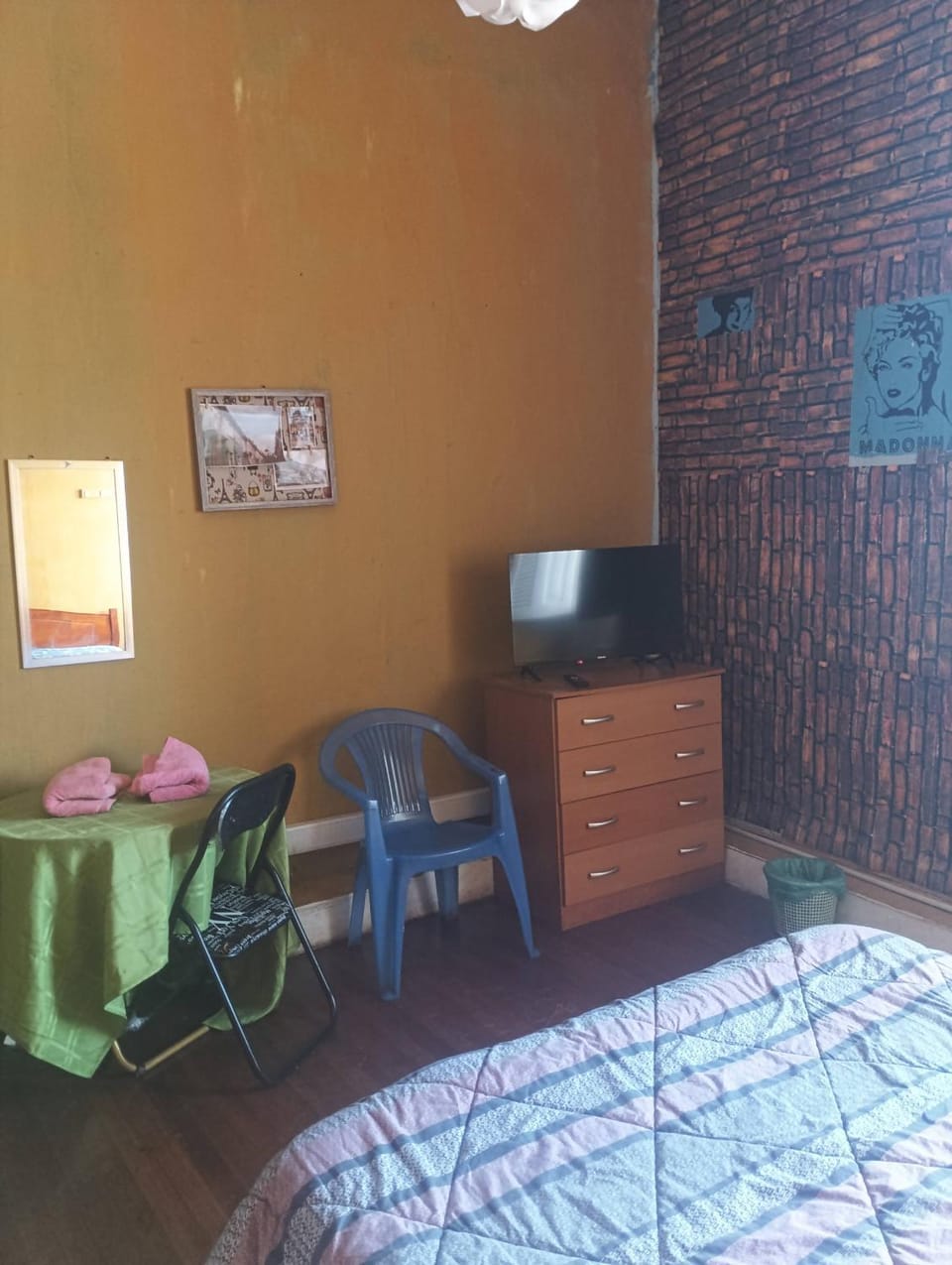 TV and multimedia, Photo of the whole room, Bedroom