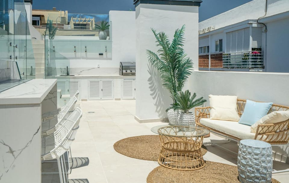 Day, Balcony/Terrace, Seating area, Dining area
