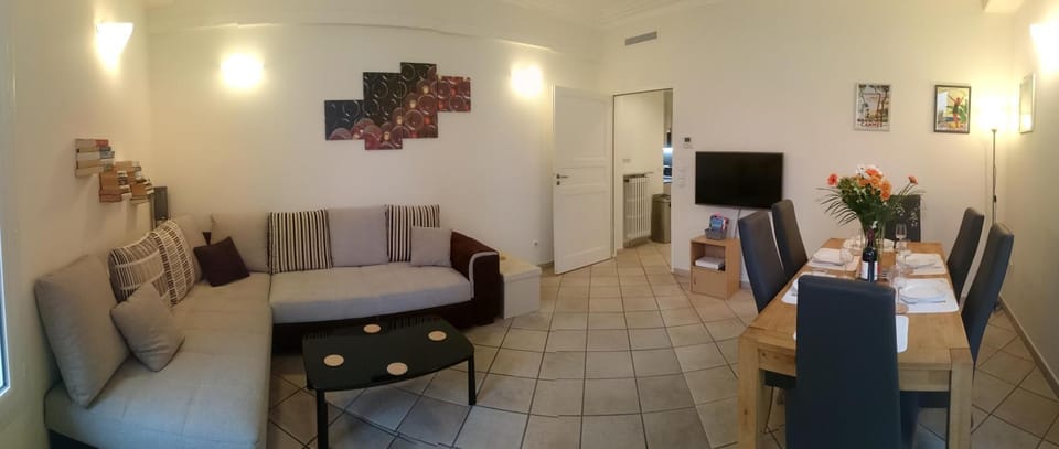 Living room, Photo of the whole room, Seating area, Dining area