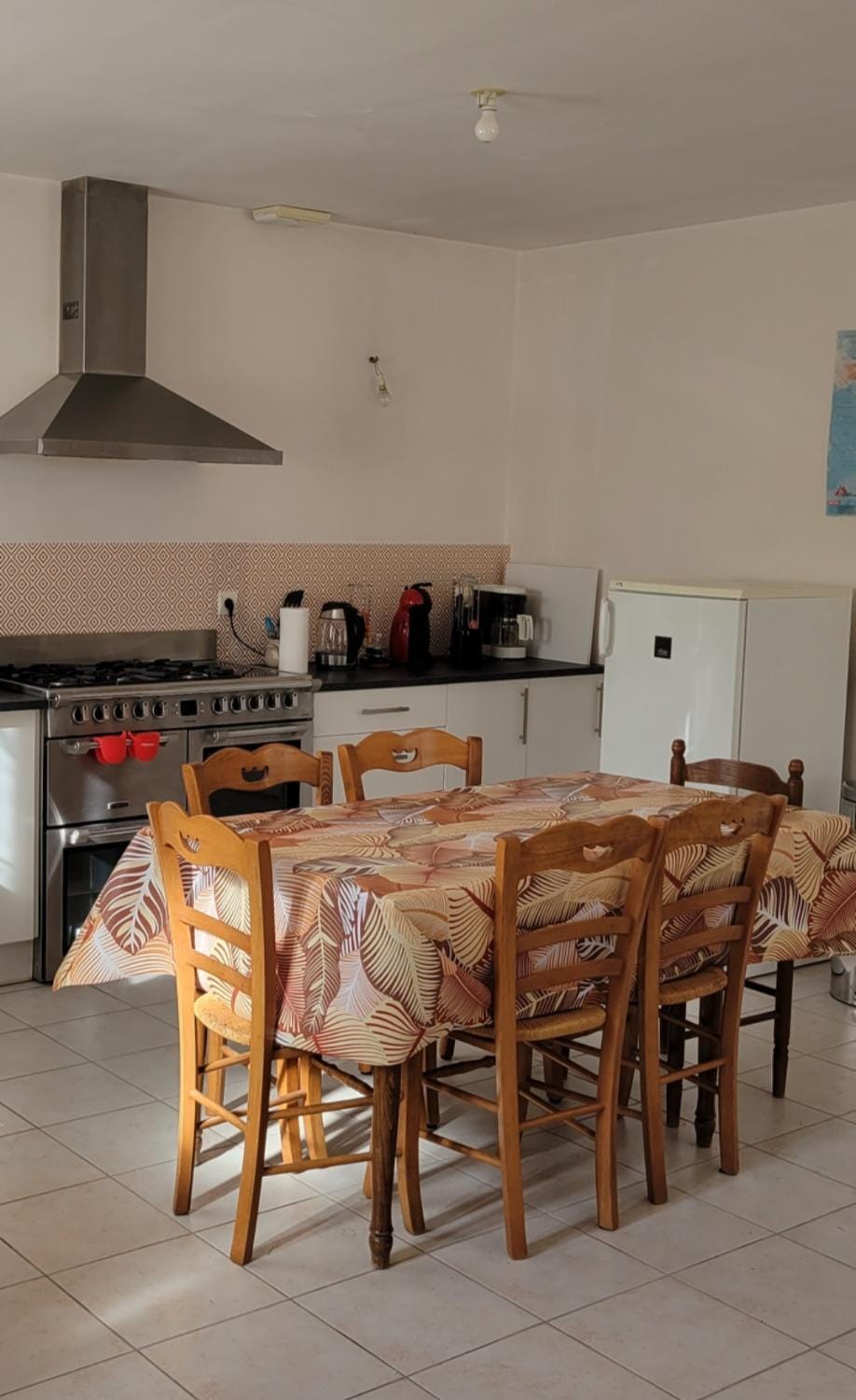 Kitchen or kitchenette, Dining area, stove