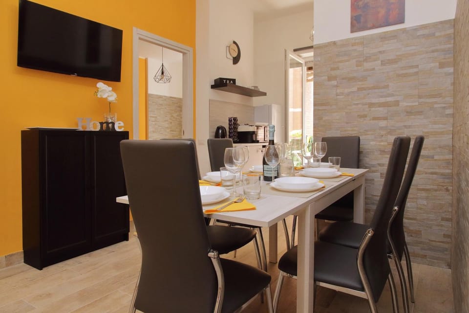 Living room, Seating area, Dining area, Evening entertainment