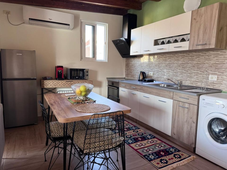 Kitchen or kitchenette, kitchen, kitchen