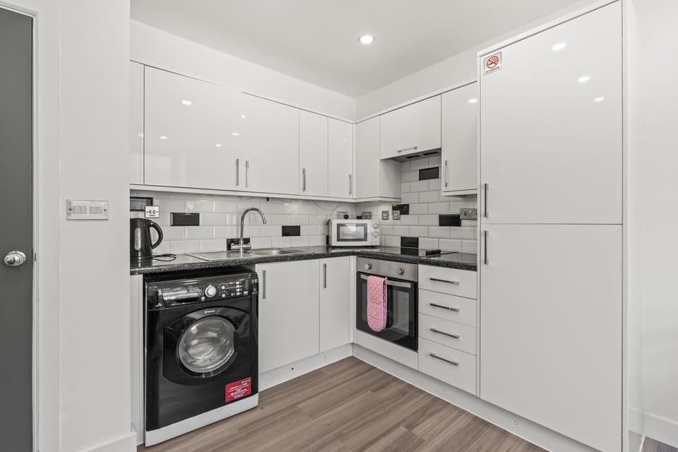 Coffee/tea facilities, Kitchen or kitchenette, dishwasher, minibar, oven, pet friendly, stove, toaster, washing machine, dryer