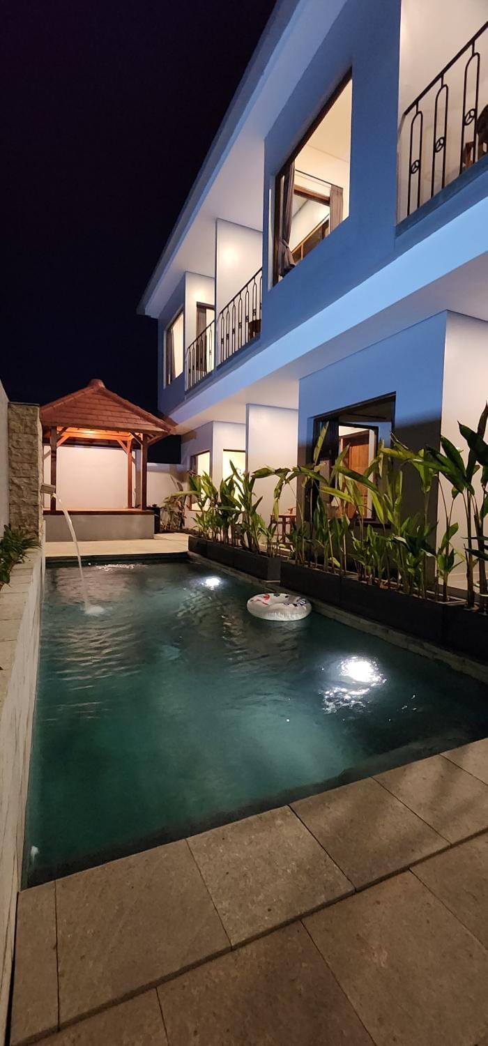 Swimming pool, Swimming pool
