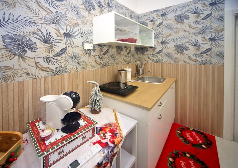 Coffee/tea facilities, stove, stove