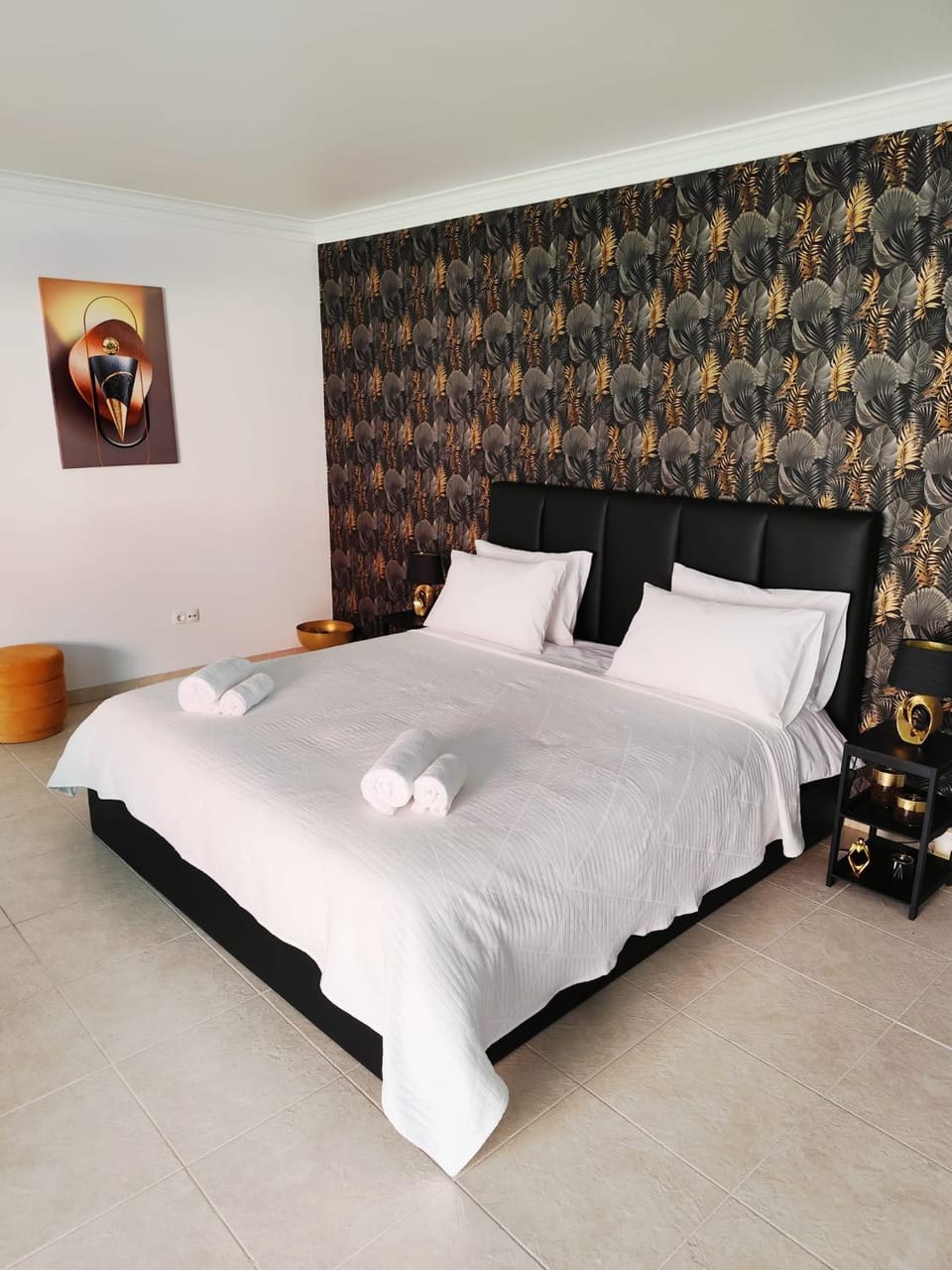 Bed, Bedroom, towels