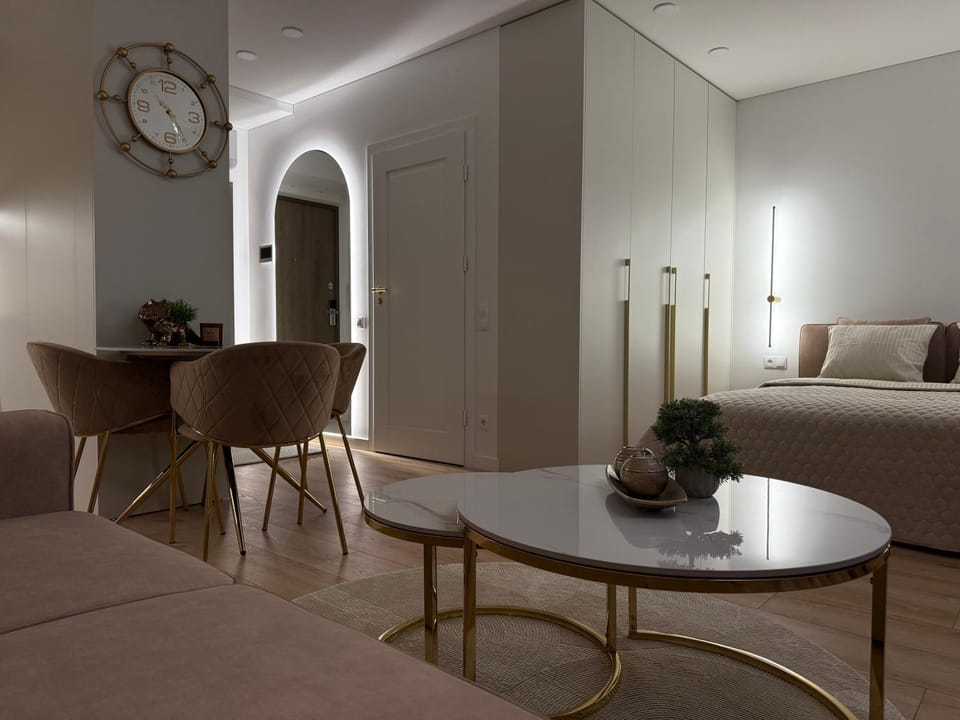 Bed, Living room, Seating area, Dining area, wardrobe