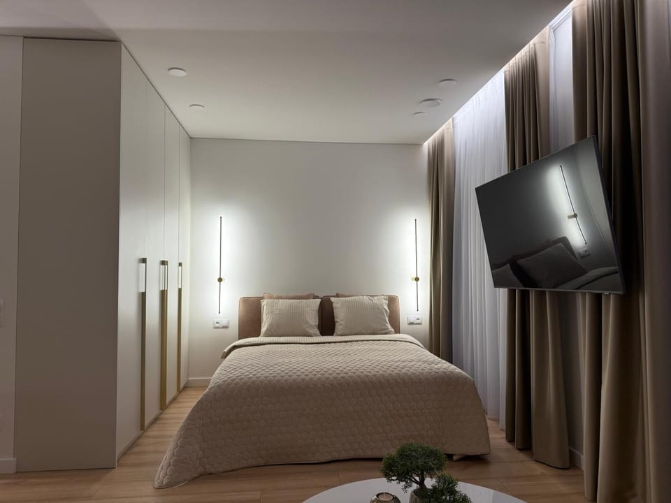 Bed, TV and multimedia, Bedroom, wardrobe