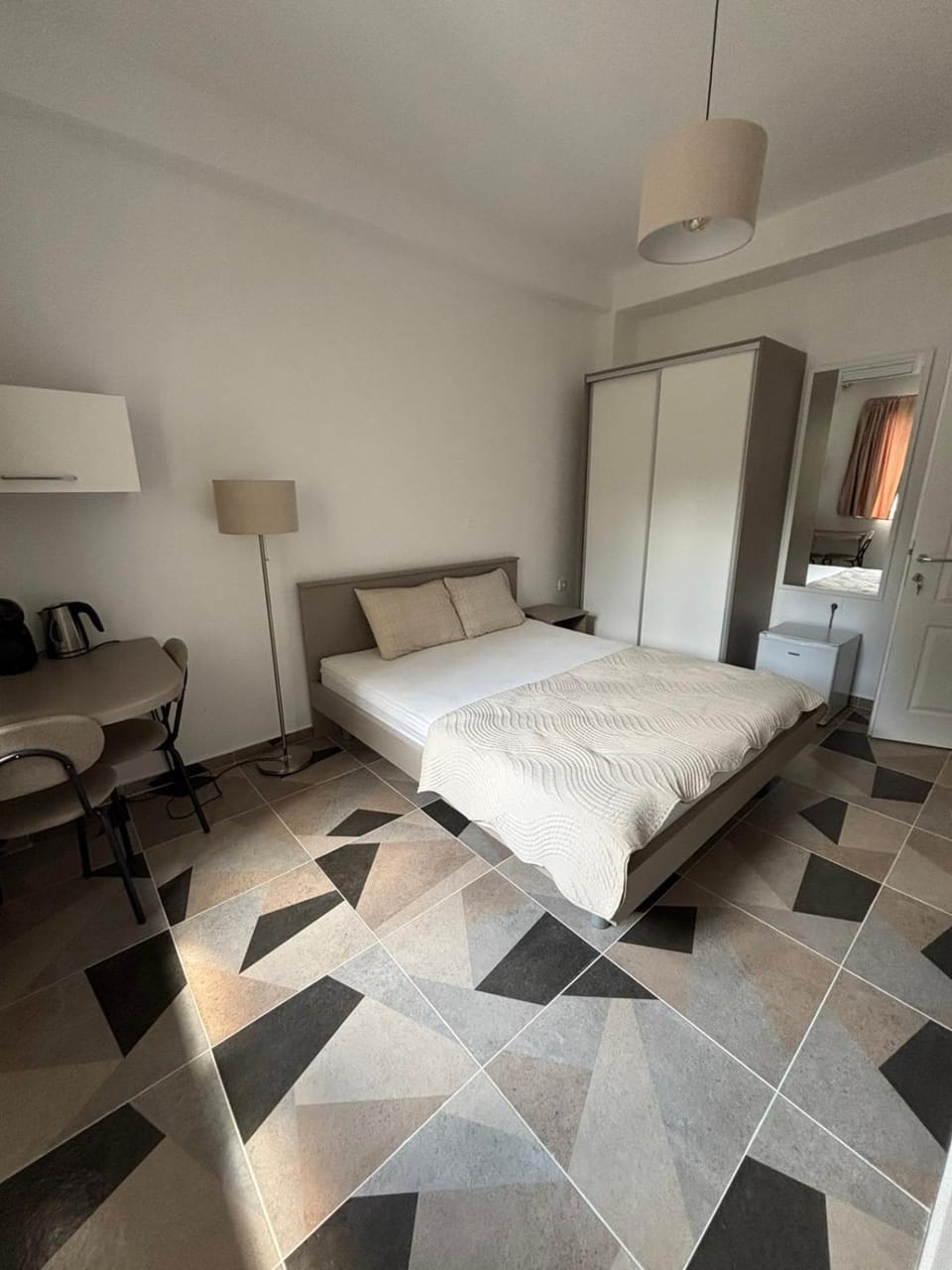 Seating area, Bedroom, wardrobe