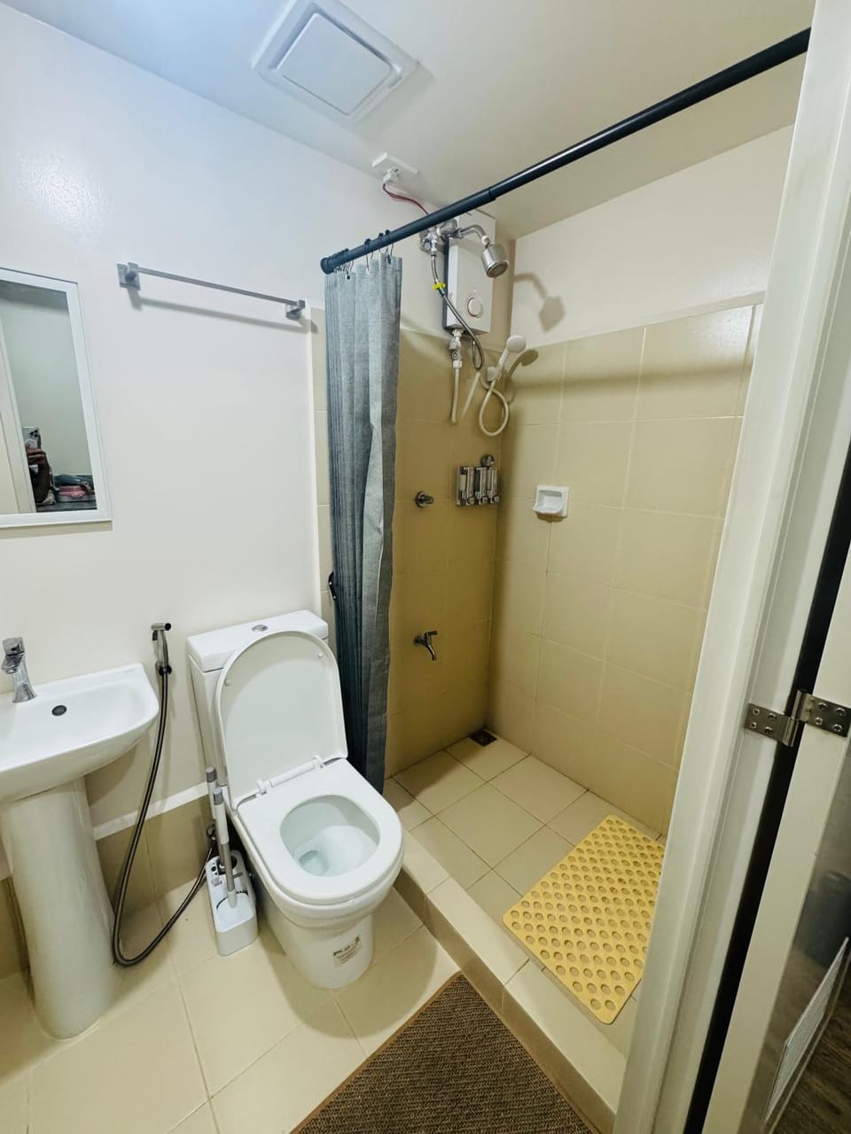 Berkeley Breeze Staycation Vacation rental in Calabarzon
