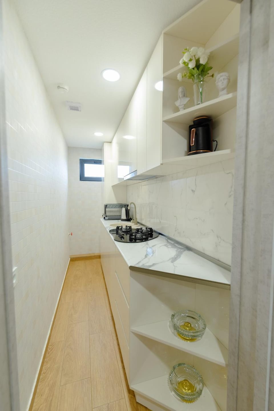 minibar, stove