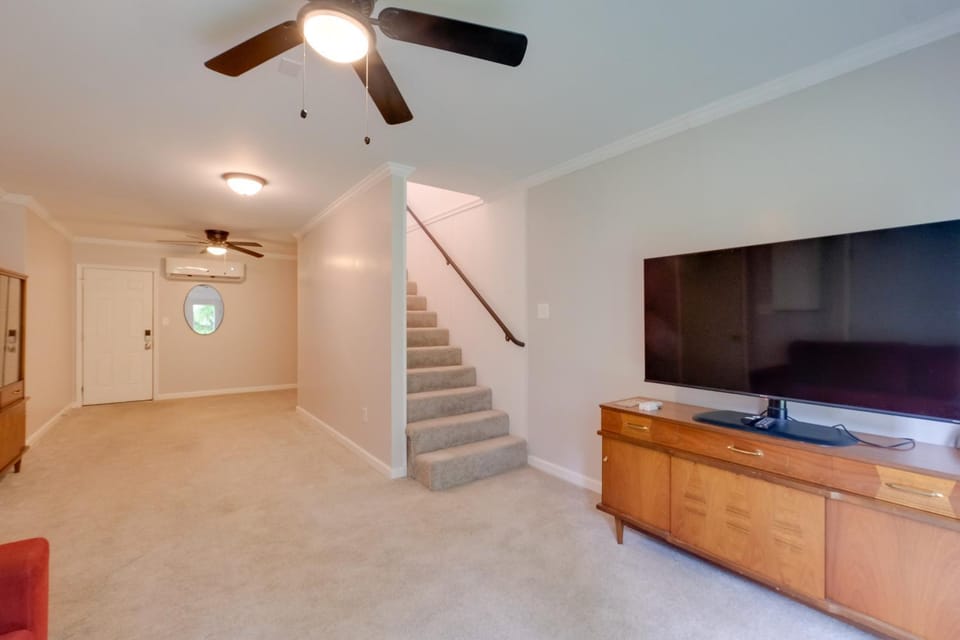 Dock Access: Waterfront Studio in Colonial Beach! Apartment in Maryland