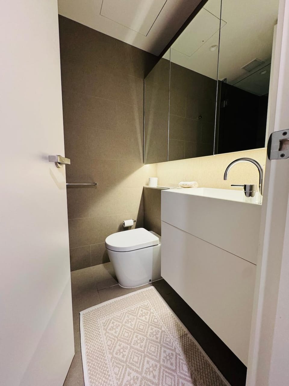 Luxury 2Bed2Bath Apt Near Crown Parking Apartment in Southbank