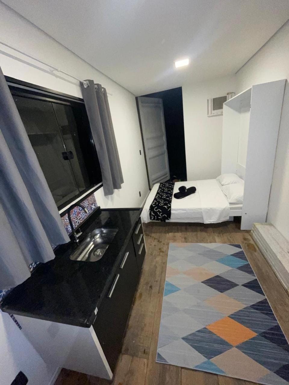 Bed, TV and multimedia, Kitchen or kitchenette, Living room, Photo of the whole room, Bedroom, wardrobe