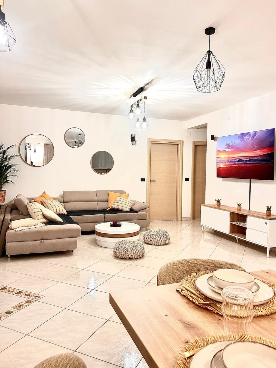 TV and multimedia, Living room, Seating area