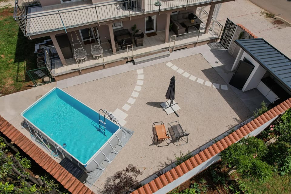 Property building, Garden, Garden view, Pool view, Swimming pool, Certificate/Award, sunbed