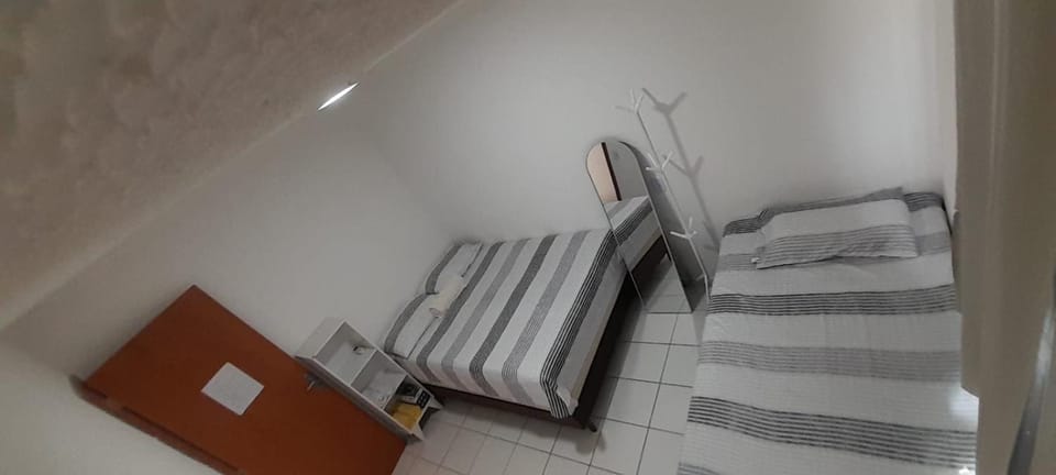Bed, Bedroom, air conditioner
