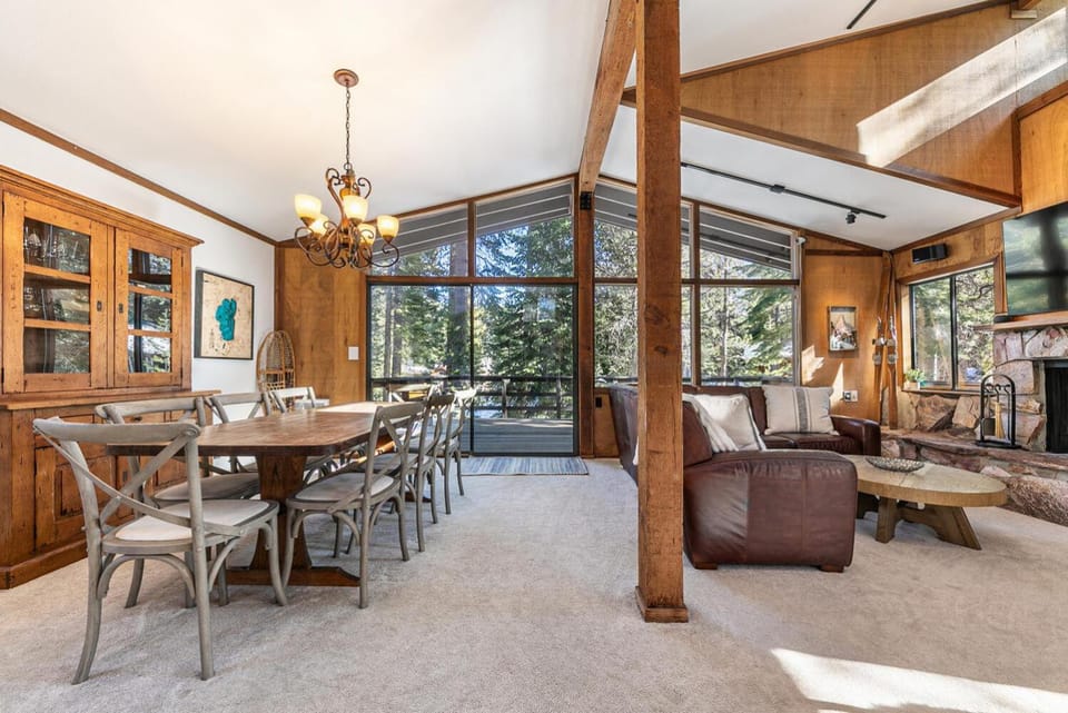 Front and Center at Palisades by Tahoe Getaways - 3BR, Walk to Palisades! House in Palisades Tahoe (Olympic Valley)