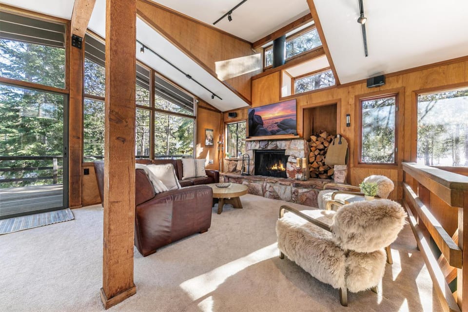 Front and Center at Palisades by Tahoe Getaways - 3BR, Walk to Palisades! House in Palisades Tahoe (Olympic Valley)