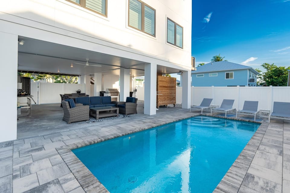 Mod Cottage by Sun Palace Vacations House in Estero Island