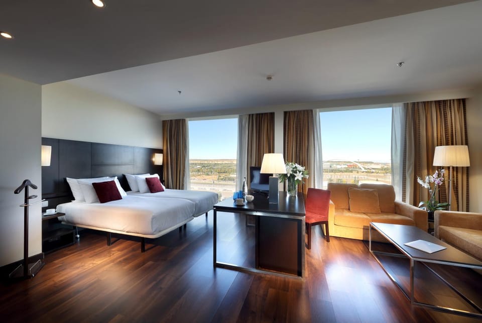 Day, Living room, Food and drinks, Photo of the whole room, Decorative detail, Bedroom