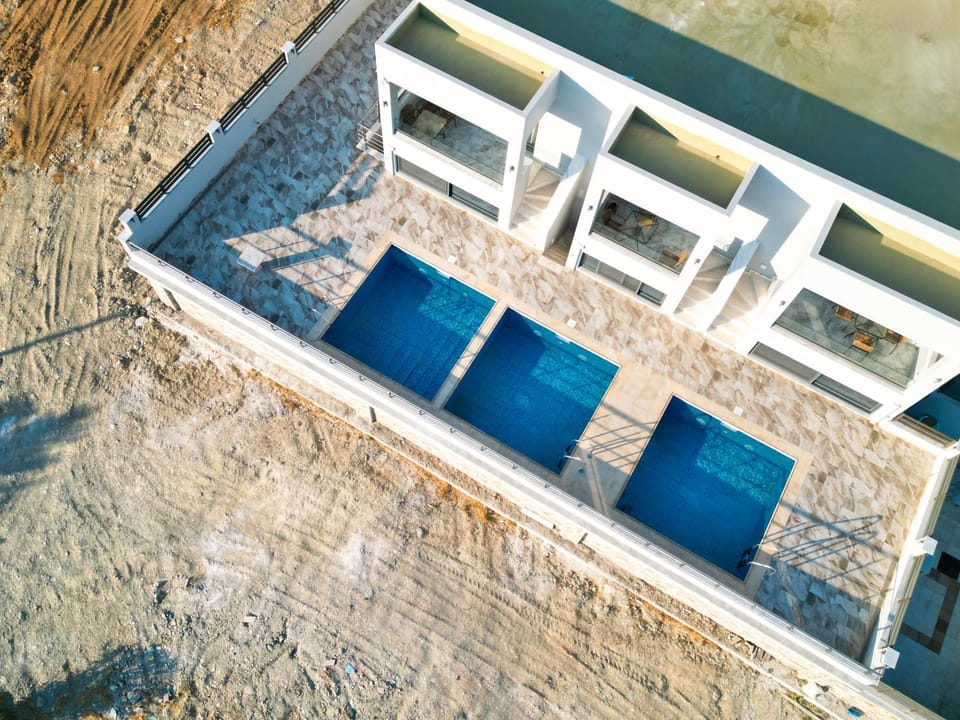 Property building, Swimming pool