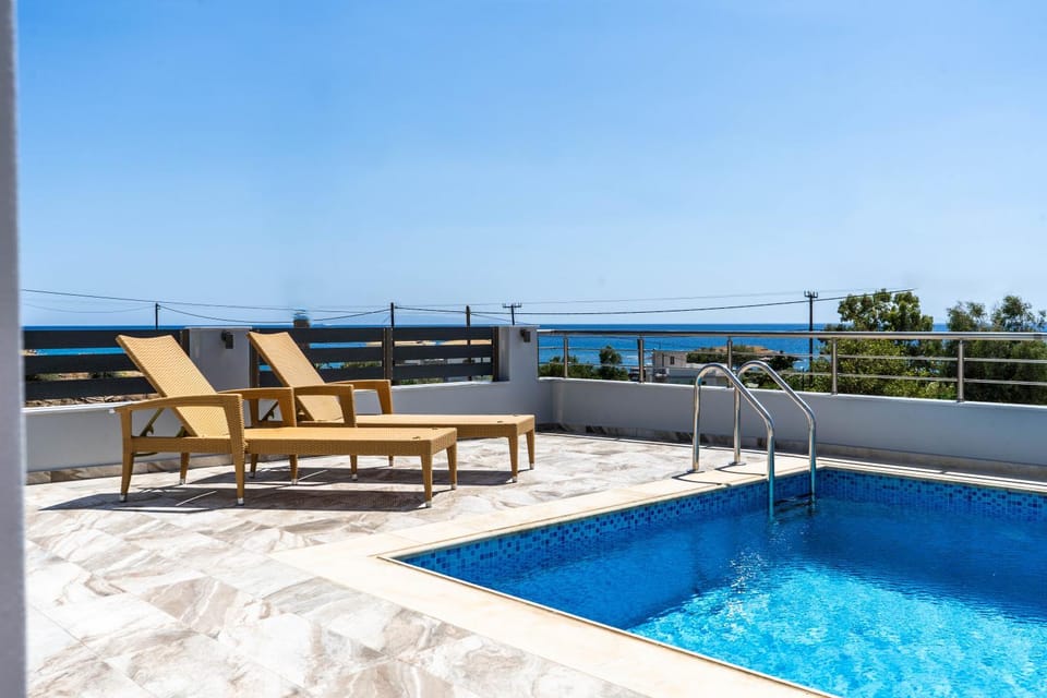 Patio, Day, Natural landscape, View (from property/room), Balcony/Terrace, Pool view, Sea view, Swimming pool, sunbed