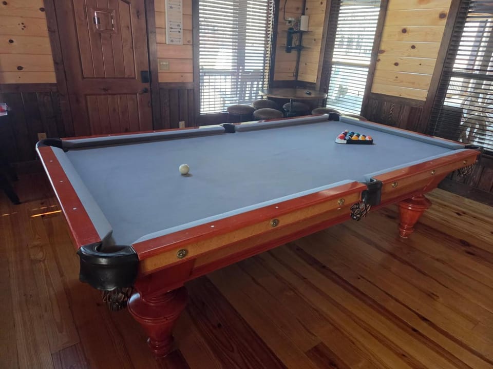 The Great Escape 4BR w Game Room - Hot Tub - Sleeps 14 House in Oklahoma