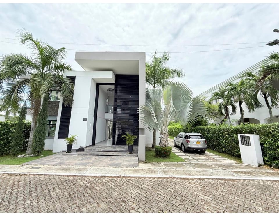 Facade/entrance, Parking