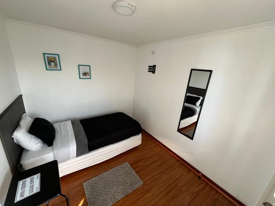 Hab Simple cerca del Aeropuerto con Baño Compartido Bed and Breakfast in Santiago