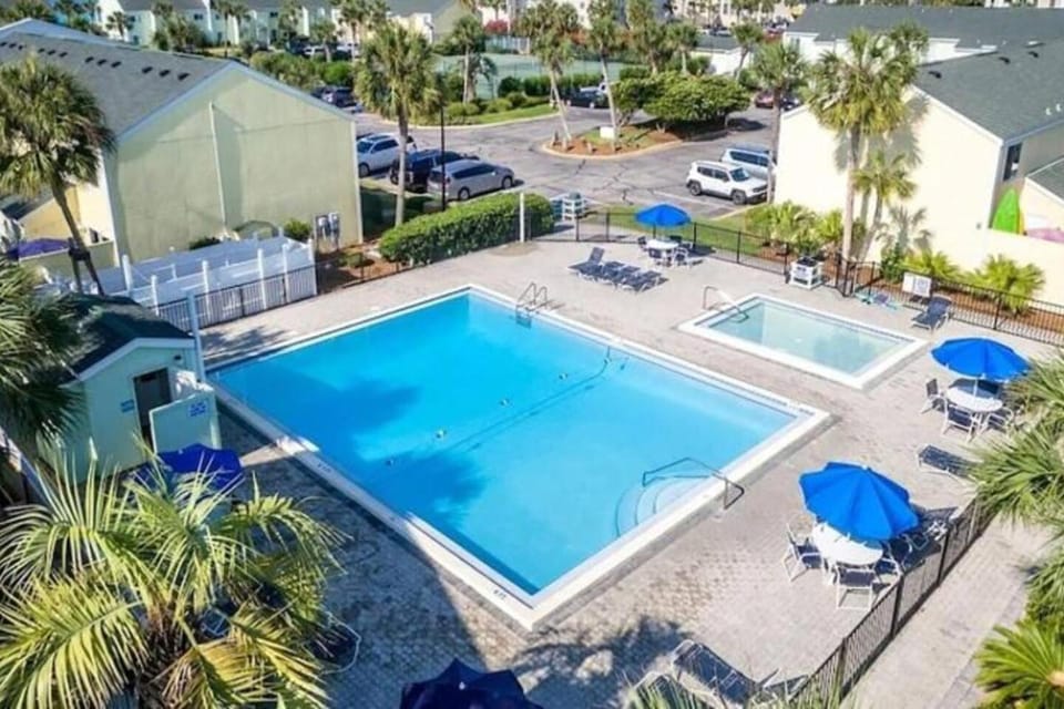 *Modern Serenity/Destin Beach- 2 Pools and Tennis* House in Destin