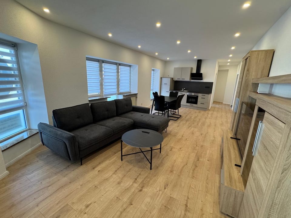 Kernsanierte Monteurwohnung für 5 Personen Apartment in Saarlouis