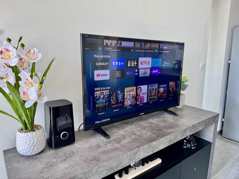 Living room, Entertainment