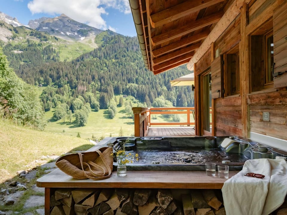 Chalet 5★, 9 pers., spa, cinéma, 4 chambres, navette 300 m - FR-1-304-310 Chalet in La Clusaz