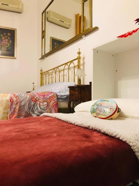 Bed, Photo of the whole room, Bedroom, air conditioner