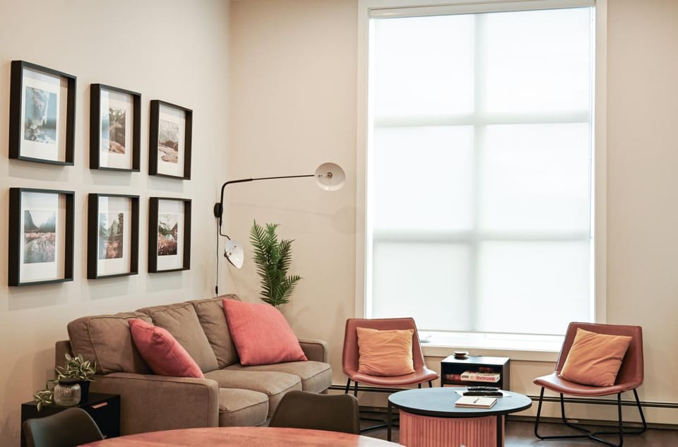 Living room, Seating area