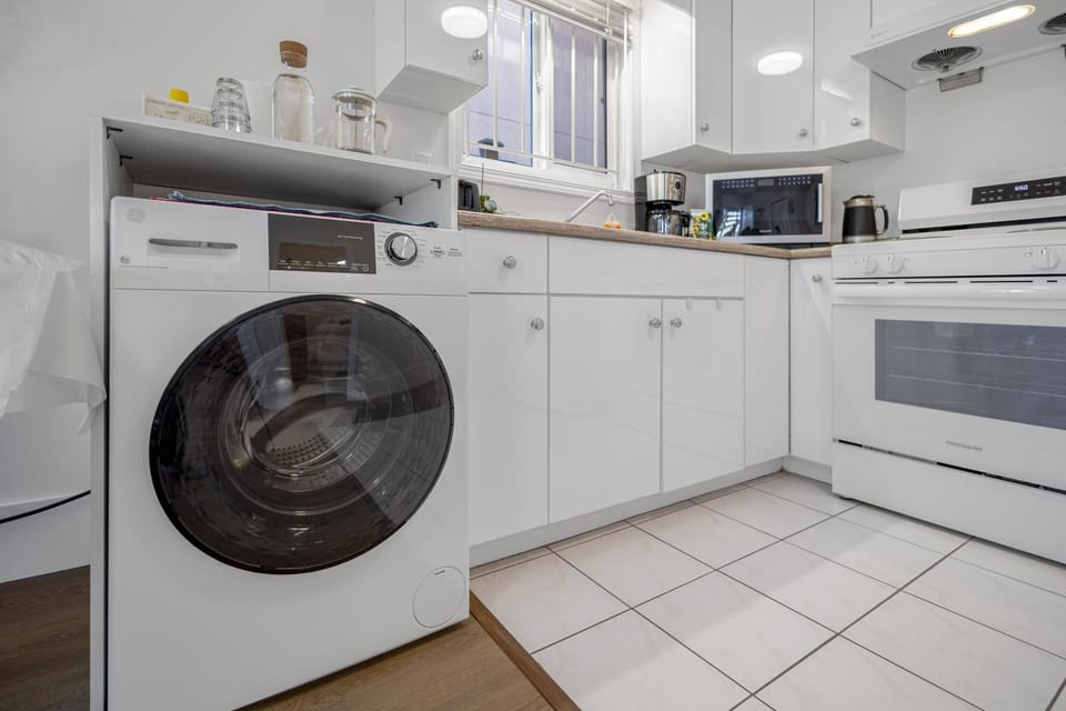 Kitchen or kitchenette, oven, stove, washing machine