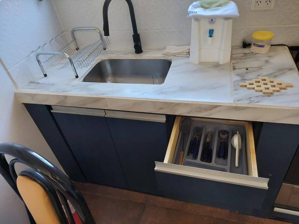 Kitchen or kitchenette, minibar, stove