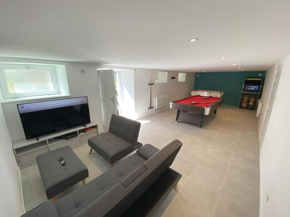 Billiard, Game Room, TV and multimedia
