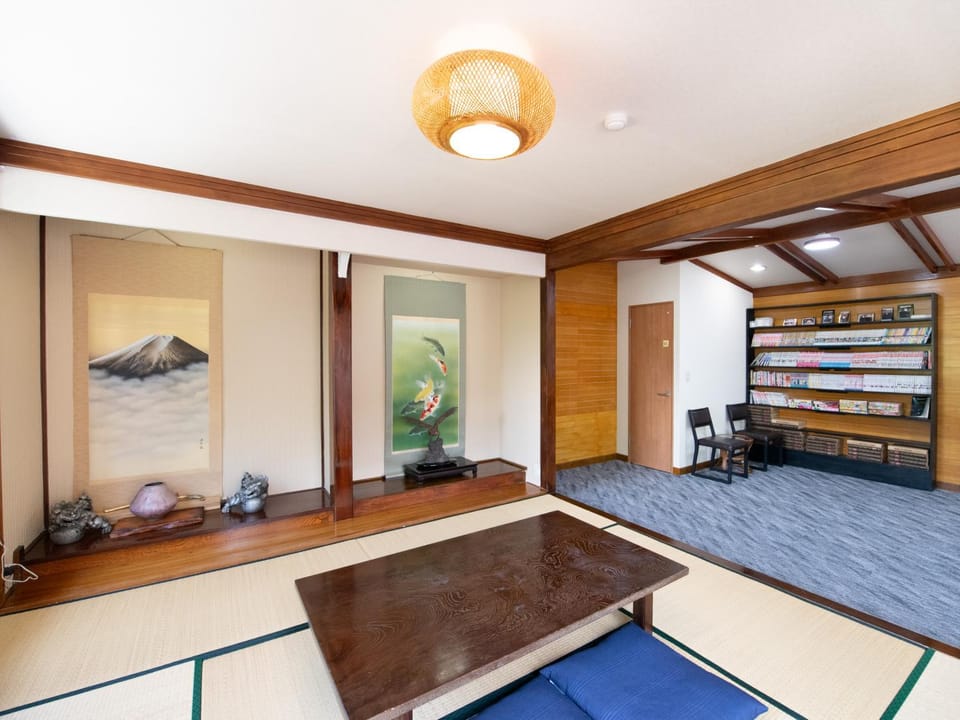 Communal lounge/ TV room