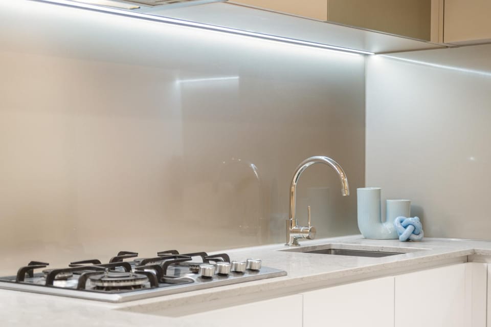 F1 Grand Prix Melbourne CBD 2 Bedroom Apartment with Pool Gym and City Views Apartment in Melbourne